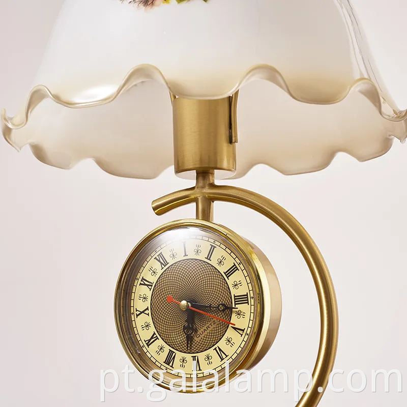 Retrô elegante sala de estudo europeia exibir iluminação de iluminação de flor lâmpada de mesa de mesa de metal de metal